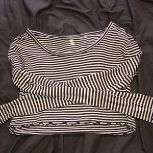 Striped lettuce fringe crop top